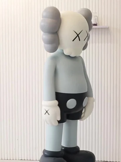 Escultura moderna personalizada dos desenhos animados da fibra de vidro da galvanização da escultura Bearbrick dos desenhos animados do tamanho da vida